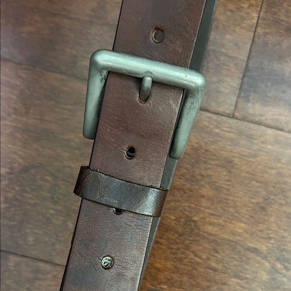 Vintage Guess Women’s Brown Leather Belt with Nickel Toned Buckle, Size Small - Picture 2 of 16